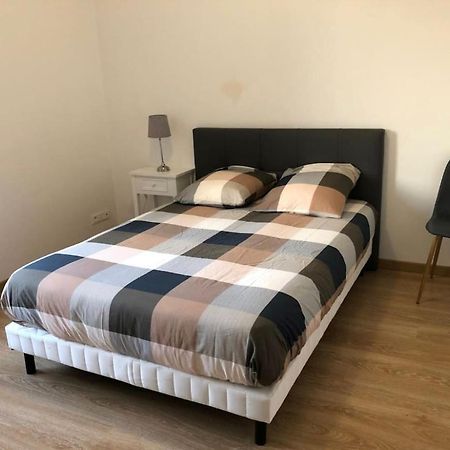 Grand logement à 300 mètres de la gare Mantes-la-Jolie Esterno foto