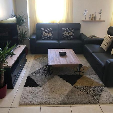 Grand logement à 300 mètres de la gare Mantes-la-Jolie Esterno foto