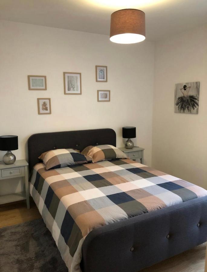 Grand logement à 300 mètres de la gare Mantes-la-Jolie Esterno foto