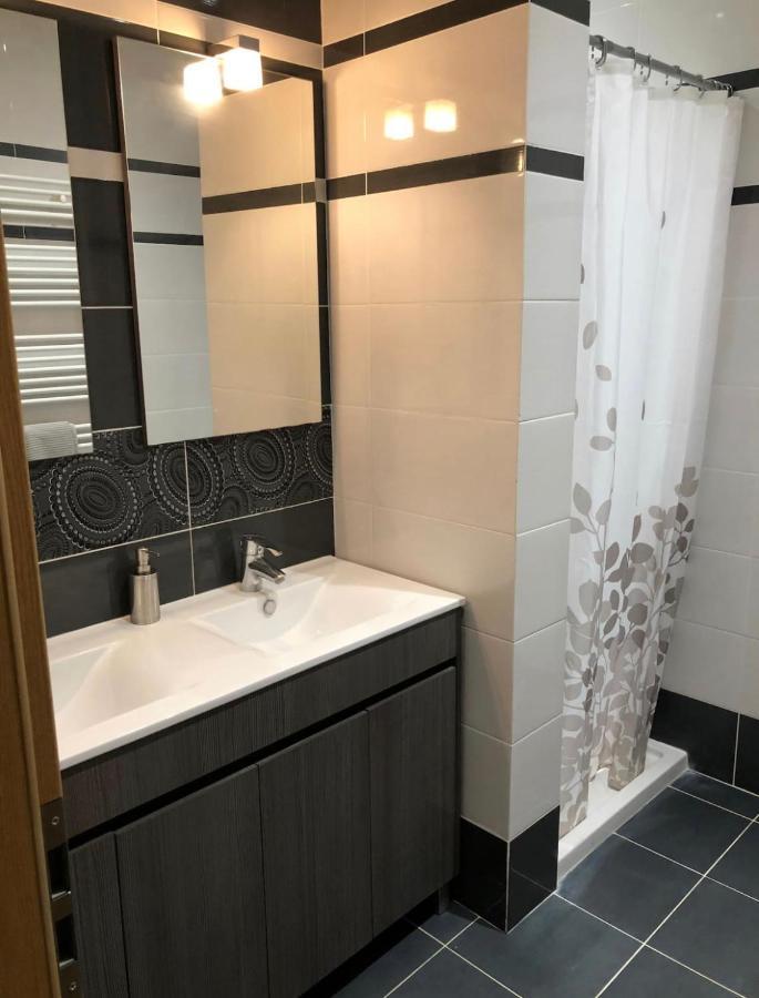 Grand logement à 300 mètres de la gare Mantes-la-Jolie Esterno foto
