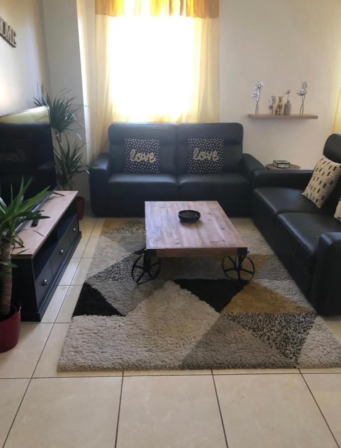 Grand logement à 300 mètres de la gare Mantes-la-Jolie Esterno foto