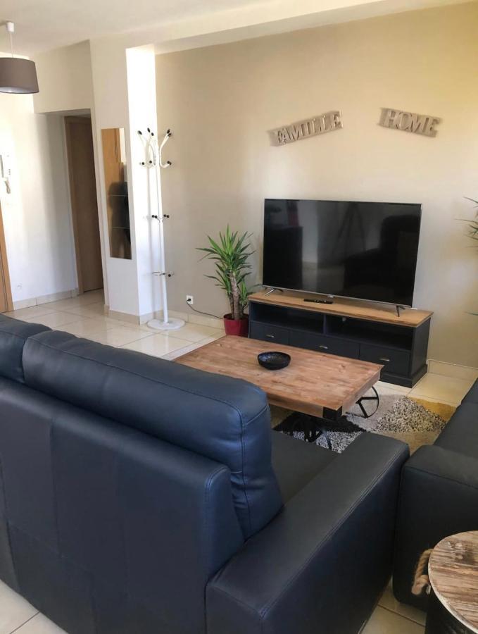 Grand logement à 300 mètres de la gare Mantes-la-Jolie Esterno foto